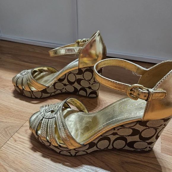Coach Wedges - Picture 3 of 4